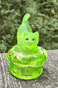 Fenton lime green cat trinket