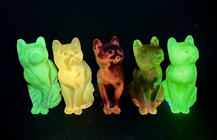 UV reactive Mosser glass cats under a 365nm black light